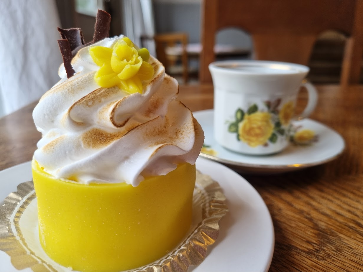 Lycklig den som kan köpa Östhammarsbakelsen som slagit försäljningsrekord!