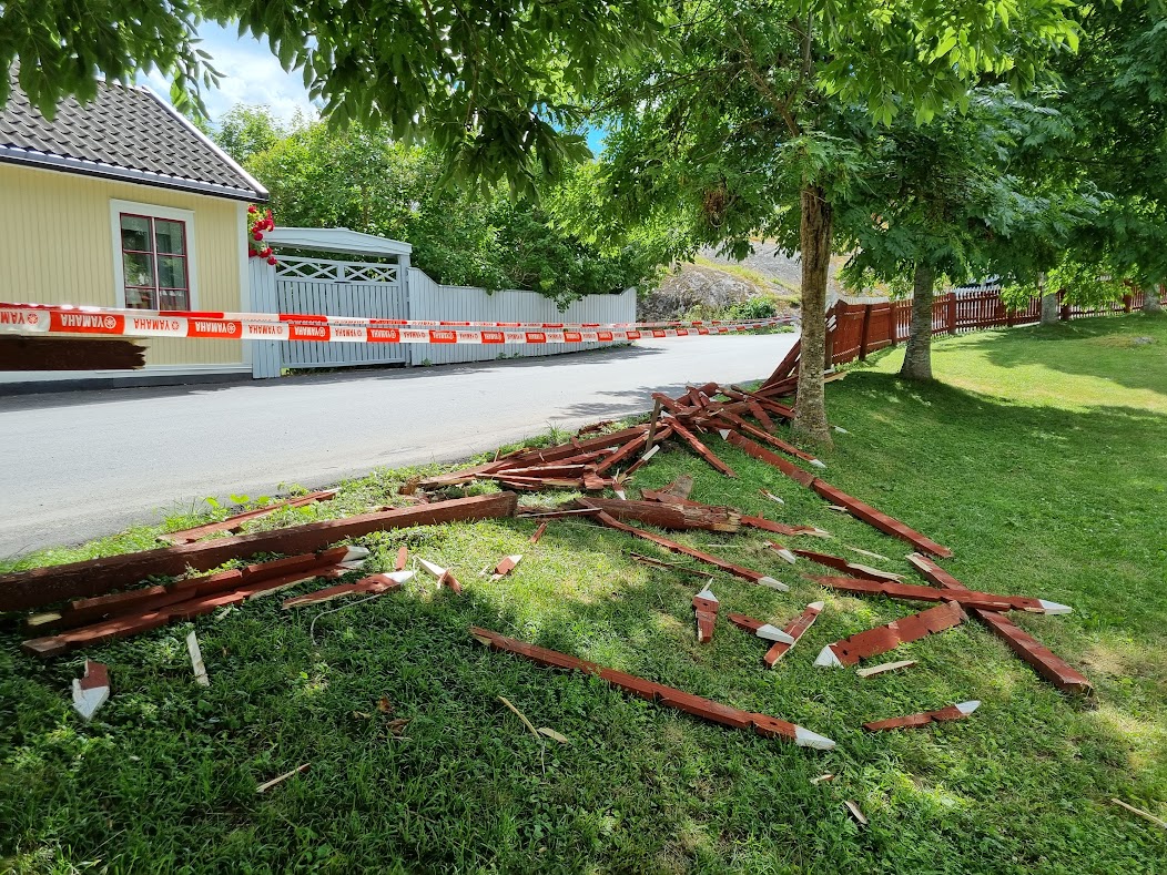 15 meter kaffeved av hembygdsgårdens staket
