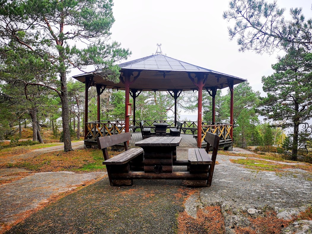 Du som behöver hjul är inte välkommen till paviljongen i Tallparken