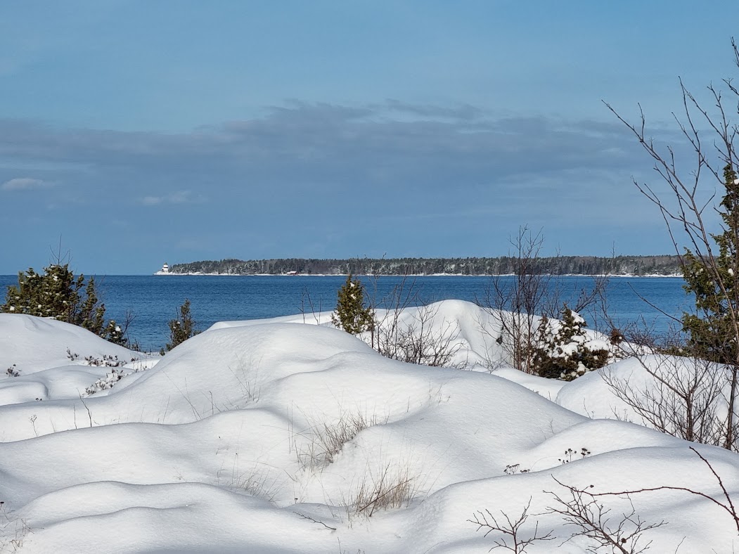 Gnistrande snö i solsken