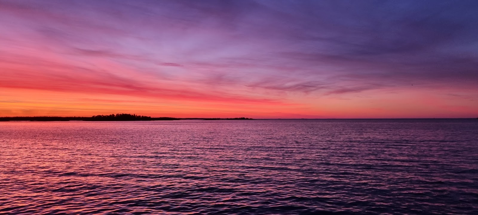 Solnedgång över klipporna