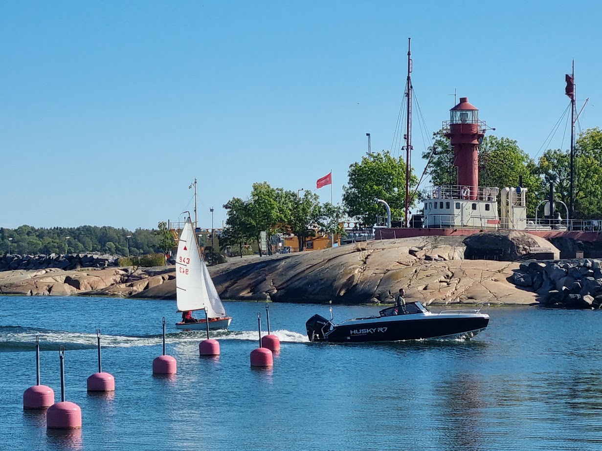 Det seglas, det badas …