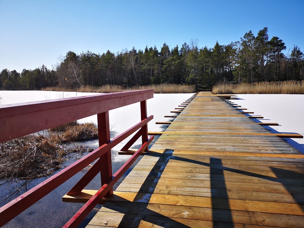 Röda bron vid Hummelfjärd blir allt rödare