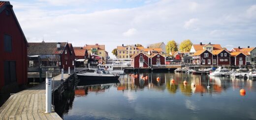 Utbyggnaden av Öregrunds inre hamn är lagd på is