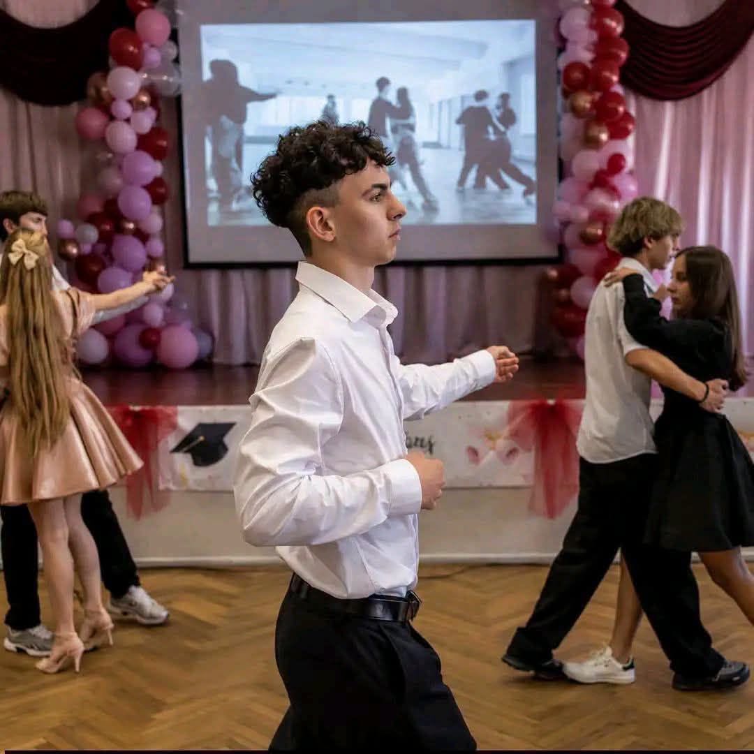 Yegor dansar vals utan sin Maria